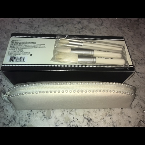 MAC Keepsakes brush set white pearl New in Box - Picture 5 of 7